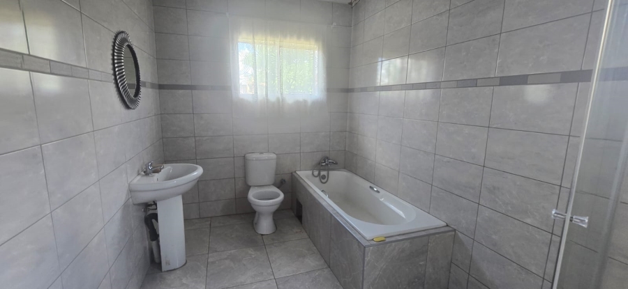 3 Bedroom Property for Sale in Motse Papiki Moilwa Free State